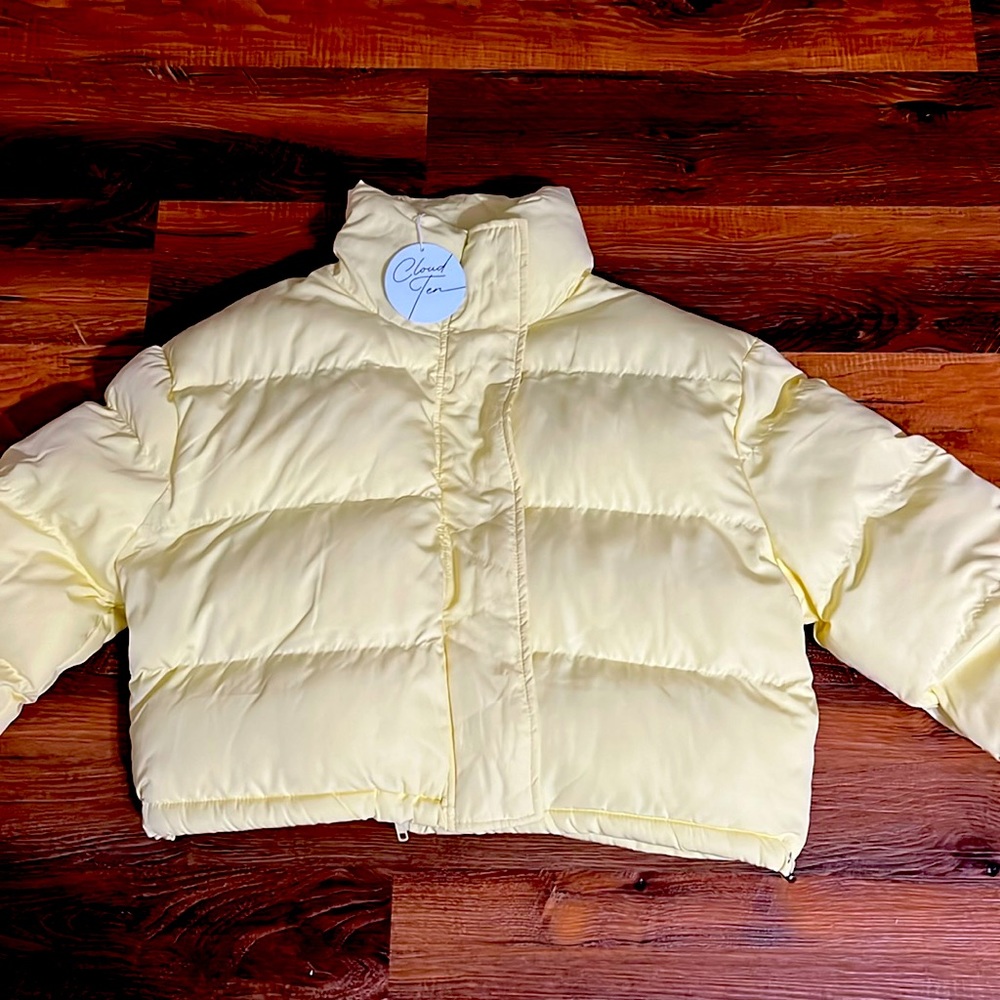 Cloud Ten Yellow Puffer Jacket! Runs big